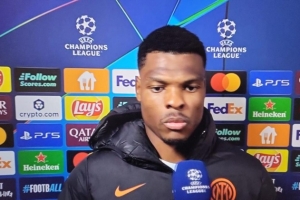 邓弗里斯：我刚刚拿着冰袋？只是预防措施，比赛太多了