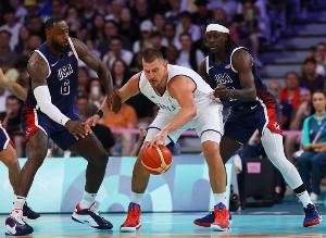 队记：哈里森还有些离谱交易没做成 他认为约基奇和霍勒迪同级别