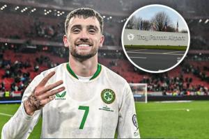 迎接英雄凯旋！爱尔兰都柏林机场打趣：我们改名叫“帕洛特机场”