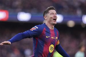 莱万多夫斯基：在诺坎普比赛感觉完全不一样，在这里我们变得更强