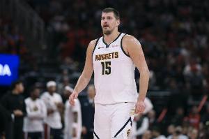 戈登伤缺！媒体人：约基奇44分都赢不了球 后面得把他逼成什么样