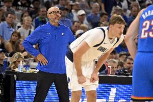 小卡谈弗拉格：基德调教很到位 弗拉格能拉开空间能冲筐&还有中投