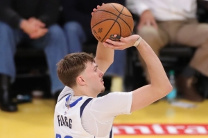 基德谈弗拉格中距离投篮：他证明了不进三分球 也能砍下35分