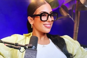 皮尔斯：从没在社媒约过网友  女主持：我约过一次 然后谈起恋爱