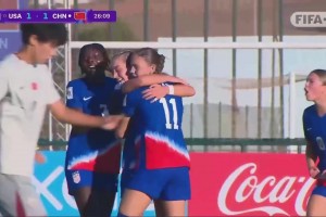 被扳平！中国女足中场被断球，马尔瑟姆一条龙突入禁区破门