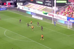 名场面：情人节比赛卢卡库助攻劳塔罗进球，然后场上“秀恩爱”！